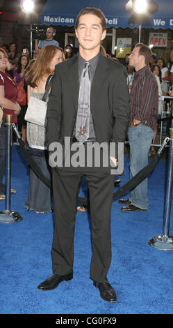 Jun 27, 2007 ; Hollywood, Californie, USA ; acteur SHIA LaBEOUF au Hollywood Premiere de '' qui s'est tenue au Village de Mann Theatre. Crédit obligatoire : Photo par Paul Fenton/ZUMA Press. (©) Copyright 2007 by Paul Fenton Banque D'Images