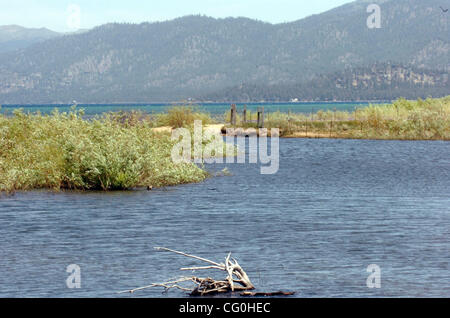 Juin 29th, 2007 - South Lake Tahoe, CA, USA - un marais près de la Tahoe Keys area se jette dans le lac Tahoe près du feu Angora Vendredi, 29 juin 2007, South Lake Tahoe, Californie (Image Crédit : © Ron Lewis/San Mateo County Times/ZUMA Press) Banque D'Images