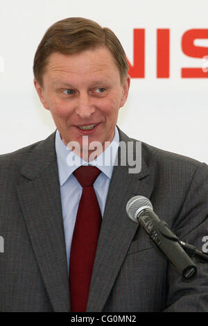 Le premier vice-Premier ministre Sergueï Ivanov à la cérémonie de la pose de la première pierre d'une future voiture Nissan usine à Saint-Pétersbourg. Banque D'Images
