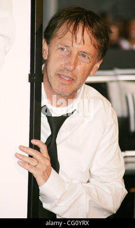 Jul 18, 2007 - New York, NY, USA - Directeur DENNIS DUGAN au arrivés pour la première de New York 'Je vous prononce maintenant Chuck et Larry' tenu à la Ziegfeld Theatre. (Crédit Image : © Nancy/Kaszerman ZUMA Press) Banque D'Images