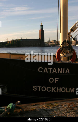 Jul 18, 2007 - Stockholm, Suède - un bateau amarré dans le port de Stockholm. Stockholm est la capitale et la plus grande ville de Suède et, par conséquent, le site de l'gouvernement suédois et le Parlement ainsi que la résidence officielle du monarque suédois. Stockholm a été la volonté politique et l'econom Banque D'Images