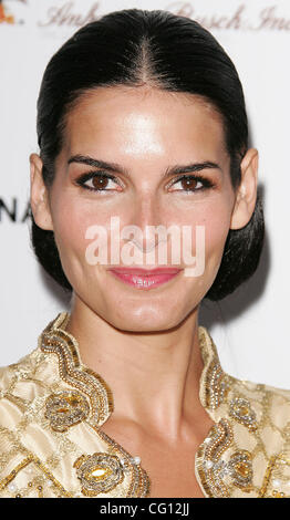 © 2007 Jerome Ware/Zuma Press actrice ANGIE HARMON pendant les arrivées à l'DesignCare 2007 tenue à une résidence privée à Malibu, CA. Samedi, 21 juillet 2007, Malibu, CA Banque D'Images