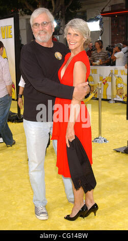 Jul 24, 2007 ; Hollywood, Californie, USA ; ALEX Rocco et épouse à 'The Simpsons Movie' Première mondiale tenue au Mann Village Theatre, Westwood. Crédit obligatoire : Photo par Paul Fenton/ZUMA Press. (©) Copyright 2007 by Paul Fenton Banque D'Images