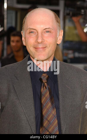 Jul 24, 2007 ; Hollywood, Californie, USA ; acteur DAN CASTELLANETA (Voix de Homer Simpson) à 'The Simpsons Movie' Première mondiale tenue au Mann Village Theatre, Westwood. Crédit obligatoire : Photo par Paul Fenton/ZUMA Press. (©) Copyright 2007 by Paul Fenton Banque D'Images