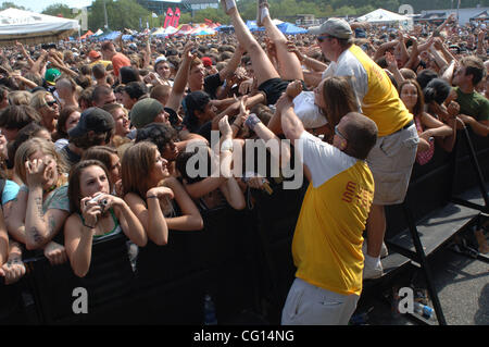 Jul 24, 2007 - Virginia Beach, VA, USA - Fans au Vans Warped Tour à l'Amphithéâtre Verizon Virginia Beach. (Crédit Image : © Jeff Moore/ZUMA Press) Banque D'Images