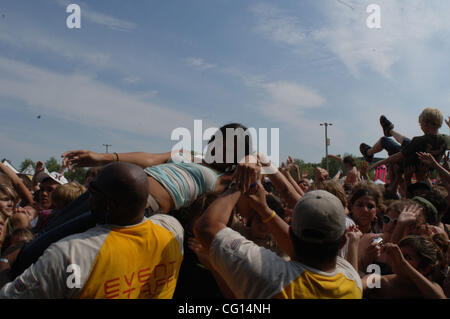 Jul 24, 2007 - Virginia Beach, VA, USA - Fans au Vans Warped Tour à l'Amphithéâtre Verizon Virginia Beach. (Crédit Image : © Jeff Moore/ZUMA Press) Banque D'Images