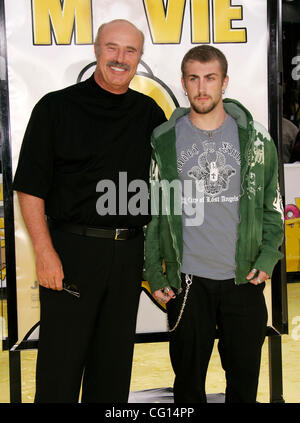 Jul 24, 2007 - Westwood, Californie, USA - Le Dr Phil McGRAW & fils Jordan à 'The Simpsons Movie' tenu à la Mann Village Theatre. (Crédit Image : © Lisa O'Connor/ZUMA Press) Banque D'Images