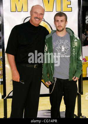 Jul 24, 2007 - Westwood, Californie, USA - Le Dr Phil McGRAW & fils Jordan à 'The Simpsons Movie' tenu à la Mann Village Theatre. (Crédit Image : © Lisa O'Connor/ZUMA Press) Banque D'Images