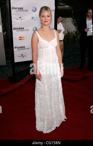 25 juil., 2007 - Hollywood, Californie, USA - Actrice JULIA STILES en arrivant à la 'The Bourne Ultimatum' Première mondiale tenue à l'Arclight Cinemas. (Crédit Image : © Lisa O'Connor/ZUMA Press) Banque D'Images