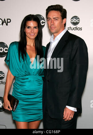 Jul 26, 2007 - Los Angeles, Californie, USA - Actrice ANGIE HARMON & Mari JASON SEHORN à l'ABC All-Star party 2007 tenue à l'hôtel Hilton. (Crédit Image : © Lisa O'Connor/ZUMA Press) Banque D'Images