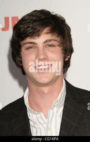 Aug 21, 2007 ; Los Angeles, Californie, USA ; acteur LOGAN LERMAN au '310 à Yuma' Los Angeles Premiere tenue au Théâtre National, Mann Westwood. Crédit obligatoire : Photo par Paul Fenton/ZUMA Press. (©) Copyright 2007 by Paul Fenton Banque D'Images