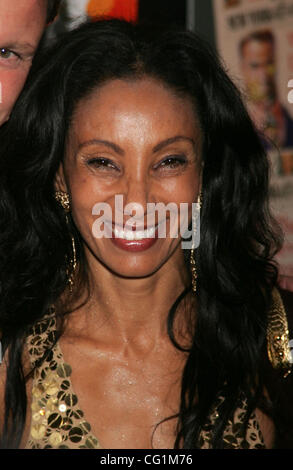 Aug 22, 2007 - New York, NY, USA - Julie Brown à l'arrivée pour la première de New York 'La chasse' qui s'est tenue au Paris Theatre. (Crédit Image : © Nancy/Kaszerman ZUMA Press) Banque D'Images