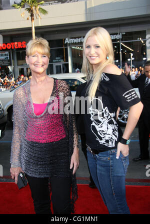 23 août 2007 - Hollywood, CA, USA - DEE WALLACE et sa fille Gabrielle STONE arrivant à la première mondiale du film "Halloween" tenue au Grauman's Chinese Theatre à Hollywood. (Crédit Image : © Camilla Zenz/ZUMA Press) Banque D'Images