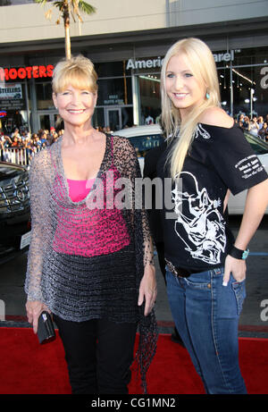 23 août 2007 - Hollywood, CA, USA - DEE WALLACE et sa fille Gabrielle STONE arrivant à la première mondiale du film "Halloween" tenue au Grauman's Chinese Theatre à Hollywood. (Crédit Image : © Camilla Zenz/ZUMA Press) Banque D'Images