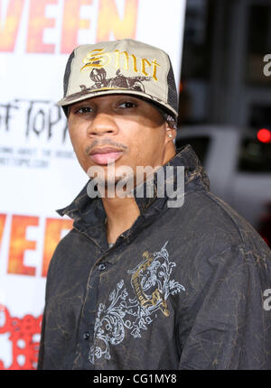 23 août 2007 - Hollywood, CA, USA - SHANE ÉTINCELLES arrivant à la première mondiale du film "Halloween" tenue au Grauman's Chinese Theatre à Hollywood. (Crédit Image : © Camilla Zenz/ZUMA Press) Banque D'Images