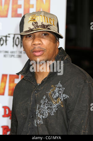 23 août 2007 - Hollywood, CA, USA - SHANE ÉTINCELLES arrivant à la première mondiale du film "Halloween" tenue au Grauman's Chinese Theatre à Hollywood. (Crédit Image : © Camilla Zenz/ZUMA Press) Banque D'Images