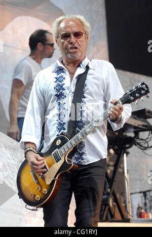 Aug 27, 2007 - Raleigh, NC, USA - Le guitariste Mick Jones du groupe étranger effectue vivre comme il y a 2007 tour fait un arrêt à Walnut Creek Amphitheatre situé à Raleigh. Copyright 2007 Jason Moore. Crédit obligatoire : Jason Moore Banque D'Images