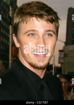 Aug 28, 2007 - New York, NY, USA -Acteur GARRETT HEDLUND au hall des arrivées pour le New York premiere phrase de 'la mort' qui s'est tenue au Tribeca Cinemas. (Crédit Image : © Nancy/Kaszerman ZUMA Press) Banque D'Images