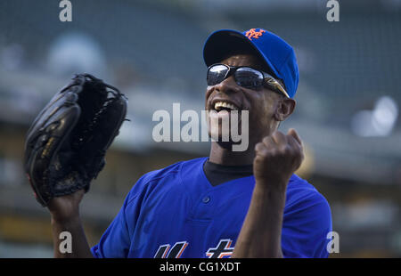 SAN FRANCISCO, CA - 8 mai : New York Mets Ricky Henderson prend place lors de la pratique au bâton à ATT Park à San Francisco, en Californie, le mardi 8 mai 2007. Sacramento Bee / Photo Paul Kitagaki Jr. Banque D'Images