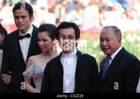 1 Septembre, 2011 - Venise, Italie - de gauche à droite, Masanobu Ando acteur actrice Landy Wen Wei Te-Sheng,directeur et producteur John Woo sur le tapis rouge avant 'Guerriers de l'Arc en Ciel' première du film lors de la 68ème Festival International du Film de Venise (crédit Image : © Marcello Farina/Southcreek Glo Banque D'Images