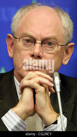 17 octobre, 2011 - Bruxelles, BXL, Belgique - Président du Conseil européen Herman Van Rompuy lors d'une conférence de presse sur le sommet social tripartite au siège du Conseil européen à Bruxelles, Belgique le 2011-10-17 Le sommet social discutera avec les partenaires sociaux comment optimiser Banque D'Images