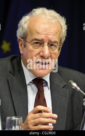 17 octobre, 2011 - Bruxelles, BXL, Belgique - Philippe de Buck, directeur général de BUSINESSEUROPE lors d'une conférence de presse sur le sommet social tripartite au siège du Conseil européen à Bruxelles, Belgique le 2011-10-17 Le sommet social discutera avec les partenaires sociaux comment Banque D'Images