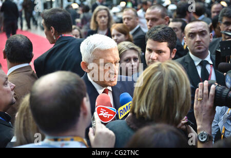 23 octobre, 2011 - Bruxelles, BXL, Belgique - Le Président du Parlement européen Jerzy Buzek donne un point de presse au cours d'un Conseil européen au Bâtiment Justus Lipsius, siège de l'UE à Bruxelles, Belgique le 2011-10-23 L'Europe visant à élaborer une solution à la pire crise économique de son histor Banque D'Images