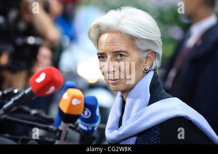 26 octobre 2011 - Bruxelles, BXL, Belgique - Directeur général du FMI Christine Lagarde arrive avant un Conseil européen au Bâtiment Justus Lipsius, siège de l'UE à Bruxelles, Belgique le 2011-10-26 La Commission européenne a appelé les dirigeants de la zone euro de fournir une "réponse à" crédible Banque D'Images