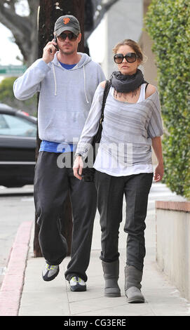 Eric Dane et Rebecca Gayheart dehors et au sujet du magasinage pour baignoires à West Hollywood Los Angeles, Californie - 06.01.11 Banque D'Images