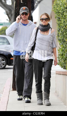 Eric Dane et Rebecca Gayheart dehors et au sujet du magasinage pour baignoires à West Hollywood Los Angeles, Californie - 06.01.11 Banque D'Images