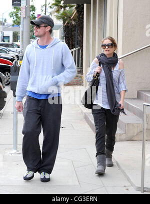 Eric Dane et Rebecca Gayheart dehors et au sujet du magasinage pour baignoires à West Hollywood Los Angeles, Californie - 06.01.11 Banque D'Images