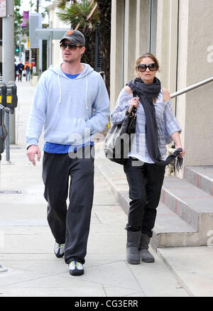 Eric Dane et Rebecca Gayheart dehors et au sujet du magasinage pour baignoires à West Hollywood Los Angeles, Californie - 06.01.11 Banque D'Images