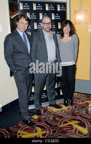 Robert Lantos, Paul Giamatti et Robin Bronk lors d'une preview de "Barney's version" de l'Initiative Creative Coalition Spotlight Dépistage - Série : New York, USA - 10.01.11 Banque D'Images