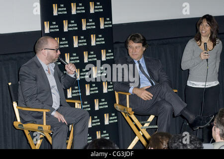 Paul Giamatti, Robert Lantos et Robin Bronk lors d'une preview de "Barney's version" de l'Initiative Creative Coalition Spotlight Dépistage - Série : New York, USA - 10.01.11 Banque D'Images