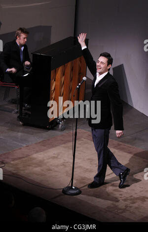 Chris Fenwick au piano et Max von Essen Transport Group's 'Une soirée avec Michael John LaChiusa : Boys Night Out' tenue à Playwrights Horizon Main Stage Theatre New York City, USA - 10.01.11 Banque D'Images