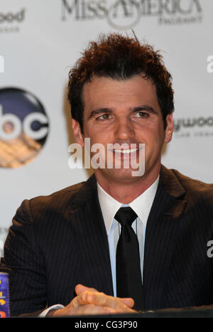 Tony Dovolani "Miss America 2011 Juges' conférence de presse au Planet Hollywood Hotel et Casino à Las Vegas. Le Nevada, USA - 12.01.11 Banque D'Images