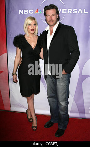 Tori Spelling et Dean McDermott NBC Universal 2011 TCA Winter Press Tour All-Star a tenu à l'hôtel Langham Huntington Hotel - Arrivées Pasadena, Californie - 13.01.11 Banque D'Images