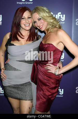 Tiffany, Debbie Gibson La première mondiale de 'MEGA Vs Python. Gatoroid' au Ziegfeld Theatre - Arrivées New York City, USA - 24.01.11 Banque D'Images