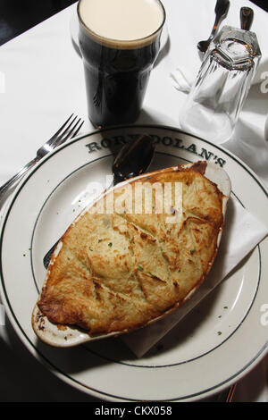 11 mars 2012 - New York, NY, États-Unis - Rory Dolan's Restaurant et bar dans le Bronx sur 3/11/12. .Vu ici ; Shepard's pie..Crédit Photo ; Rahav Iggy Segev/ Photopass.com (crédit Image : © Rahav Segev/ZUMAPRESS.com) Banque D'Images