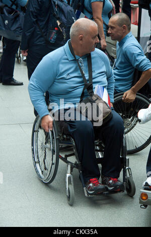 25 août 2012. St Pancras Londres, Royaume-Uni. L'équipe paralympique Français arrivent sur l'eurostar à St Pancras en avance sur les Jeux Paralympiques de Londres 2012. Banque D'Images