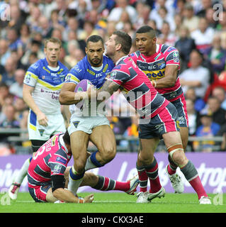 25 août 2012. Leeds Rhinos v Warrington Wolves Carnegie Challenge Cup 2012 Finale Warrington Wolves Ryan Atkins en action Banque D'Images