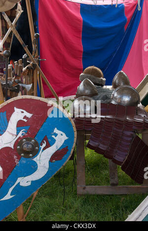 25 août 2012 le Northamptonshire. UK. Earls Barton Vintage Rallye et Country Fair. Re-enactment Viking afficher. Le week-end férié météo n'est pas bon mais la pluie s'est tenu à l'écart, Banque D'Images