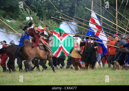 Samedi 25 août 2012. Odyssey 2012 militaire ; avec des groupes couvrant une partie de l'histoire mondiale, y compris les Romains, vikings, médiévale, la Guerre Civile Anglaise, des guerres napoléoniennes, la guerre de Sécession, l'Ouest sauvage, les guerres mondiales I et II, du Vietnam jusqu'à aujourd'hui. Avec une estimation de 4 000 de reconstitution historique et vivant les amateurs d'histoire militaire présents ; Odyssey est revendiquée par les organisateurs afin d'être la plus grande période de re-enactment show. Banque D'Images