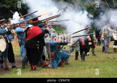 Samedi 25 août 2012. Odyssey 2012 militaire ; avec des groupes couvrant une partie de l'histoire mondiale, y compris les Romains, vikings, médiévale, la Guerre Civile Anglaise, des guerres napoléoniennes, la guerre de Sécession, l'Ouest sauvage, les guerres mondiales I et II, du Vietnam jusqu'à aujourd'hui. Avec une estimation de 4 000 de reconstitution historique et vivant les amateurs d'histoire militaire présents ; Odyssey est revendiquée par les organisateurs afin d'être la plus grande période de re-enactment show. Banque D'Images