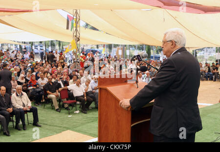 Aug 26, 2012 - Ramallah, Cisjordanie, territoire palestinien - Le président palestinien Mahmoud Abbas (Abu Mazen) parle au cours d'une cérémonie de remise de diplômes pour les élèves du secondaire de la ville de Ramallah, en Cisjordanie (crédit Image : © Thaer Ganaimi ZUMAPRESS.com)/Images/APA Banque D'Images