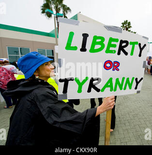 Le 26 août 2012 - Tampa, FL, USA - personnes attendent en ligne pour le Tea Party-parrainé "Unity Rally 2012" à l'église de la rivière à la veille de la Convention nationale républicaine de 2012. Banque D'Images