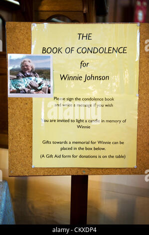 28 août 2012. Manchester, UK. Un signe pour le livre de condoléances pour Winnie Johnson, mère de la victime de meurtre Maures Keith Bennett à l'église de St Chrysostome à Manchester 28, 29 et 30 août 2012. Mme Johnson, 78, est mort le 18 août Banque D'Images