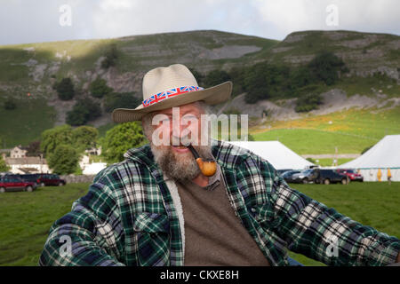 28 août 2012. Yorkshire UK : Ian Waddington, avec son tracteur Ferguson, à la 115e assemblée annuelle Kilnsey Show & Sports sur vacances de banque Mardi, 28 août, 2012. Les Yorkshire Dales showpiece est organisée par la Société d'Agriculture Wharfedale près de Kilnsey Crag, 12 miles au nord de Skipton. Credit : Cernan Elias / Alamy Live News Banque D'Images