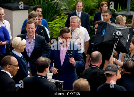 28 août 2012 - Tampa, FL, USA - Joe Scarborough, co-animateur de MSNBC'S 'Morning Joe' show, mène l 'Qu'avons-nous appris aujourd'hui ?" en dehors de l'hurler au clair de lune bar pendant la Convention nationale républicaine de 2012. Banque D'Images