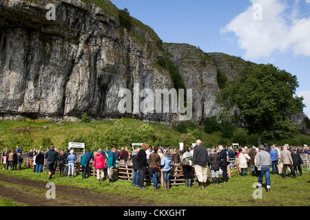 Le Yorkshire, UK. 28 août 2012. Les spectateurs à la 115e assemblée annuelle Kilnsey Show & Sports sur vacances de banque Mardi, 28 août, 2012. Les Yorkshire Dales showpiece est organisée par la Société d'Agriculture Wharfedale près de Kilnsey Crag, 12 miles au nord de Skipton. Credit : Cernan Elias / Alamy Live News Banque D'Images